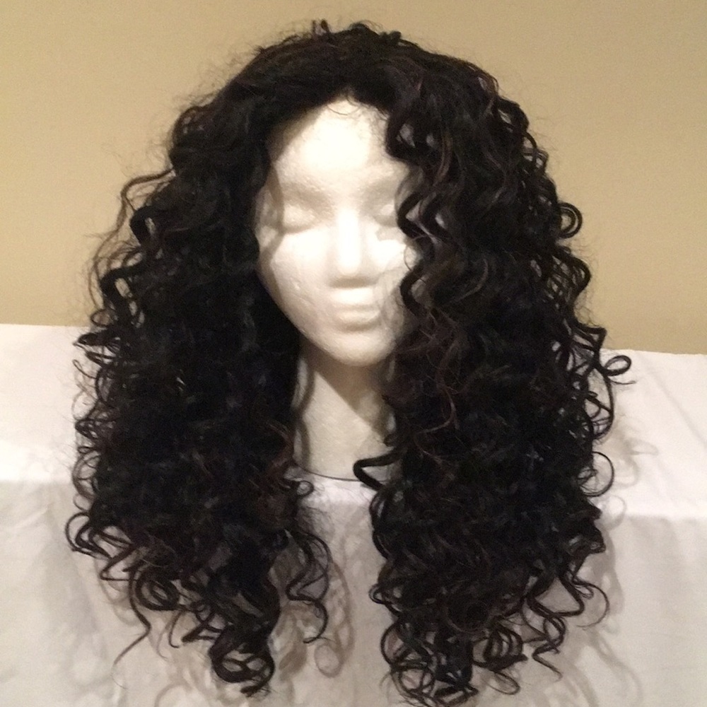 NWOT Dark brown curly wig